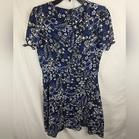 J.Crew Navy and White Floral Short Sleeve Wrap Dress Sz 6 - Picture 5 of 9